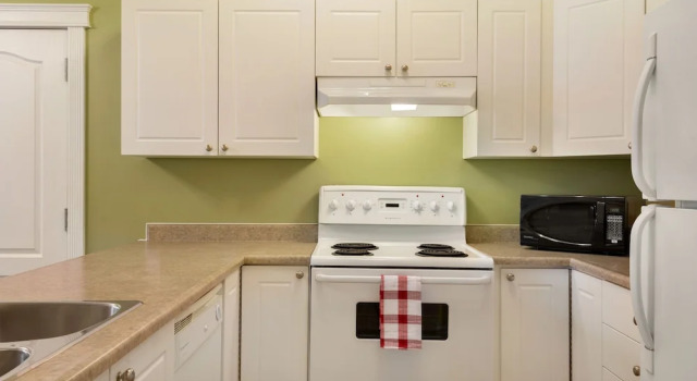 Люкс c 1 комнатой с балконом Stanton Suites Hotel Yellowknife