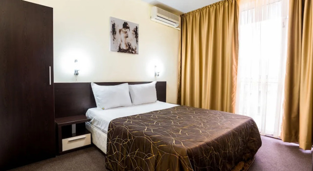 HOTEL Yanis
