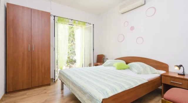 Apartments Vitorin, Забронировать Апартаменты/квартира Собра Остров Мльет, рядом с Частный Пляж «Апартментс Ядранка Мльет»