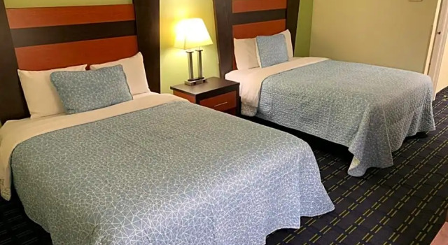 Четырёхместный номер Standard с видом на бассейн The Mariner Resort Cape Cod by The Red Collection