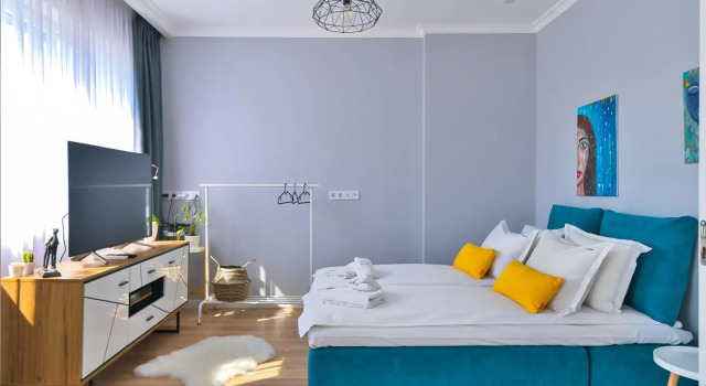 - The Blue Apartment - 1BD with Artistic Interior Design, Забронировать Апартаменты/квартира Отели Софии с парковкой, рядом с Президентство, Парковка