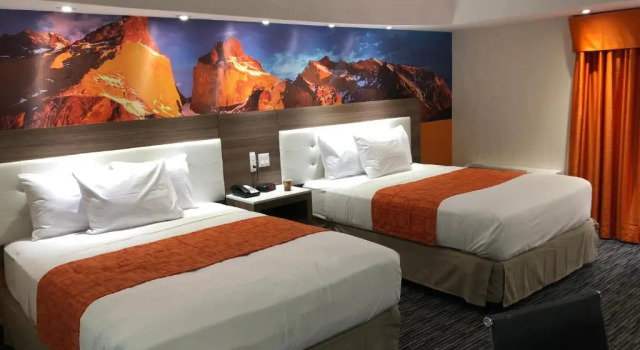 Четырёхместный номер Deluxe Howard Johnson by Wyndham Harrisburg