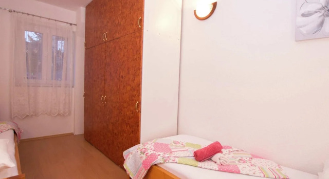 Holiday Apartment With a Private Terrace & Hot Tub, Near the Beach
