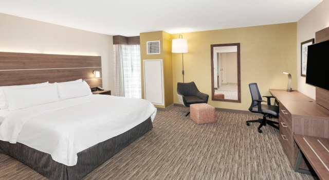 Двухместный номер Standard Holiday Inn Express & Suites Downtown Ottawa East by IHG