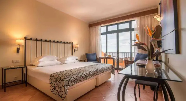 Двухместный номер Standard с балконом и с видом на море Galo Resort Hotel Alpino Atlantico