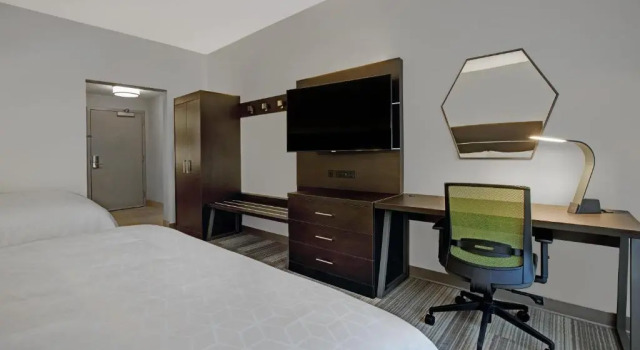 Двухместный люкс с 2 комнатами Holiday Inn Express - Milwaukee Downtown by IHG