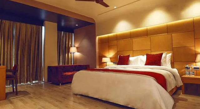 Hotel Charan Plaza