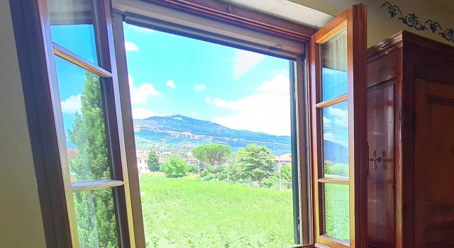 A Peaceful Farmhouse in Cortona with Swimming Pool