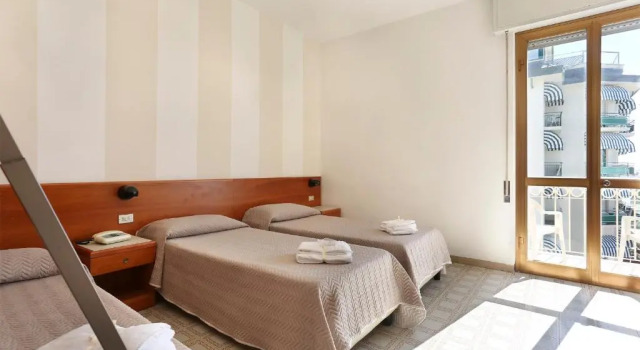 Четырёхместный номер Standard с балконом и с видом на море Hotel Brunella