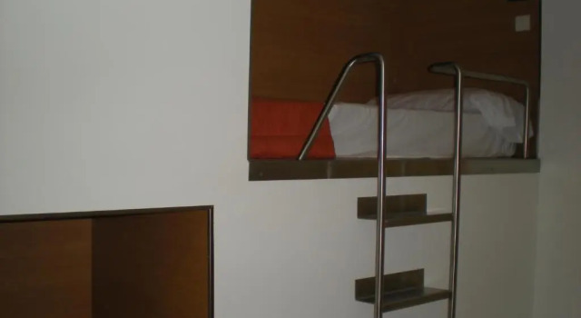 Кровать в общем номере Albergue Inturjoven Torremolinos