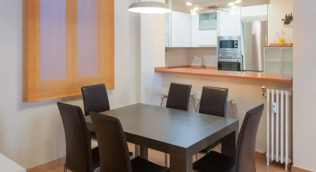 Chamberi Scene 2 Bedroom Home in Chamberi, Забронировать Апартаменты/квартира Шамбери Мадрид, рядом с Глориета-де-Куатро-Каминос