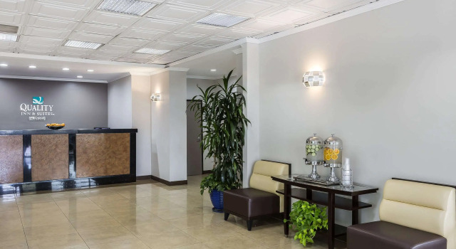Quality Inn & Suites Los Angeles Airport - Stadium District, Забронировать Отель Отели Инглвуд с бассейном, Бассейн