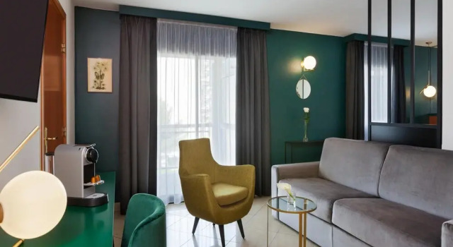 Junior Suite in Cannes for 4 Guests, Забронировать Апартаменты/квартира Отели Канн с бассейном, рядом с Eglise Reformee de France, Бассейн