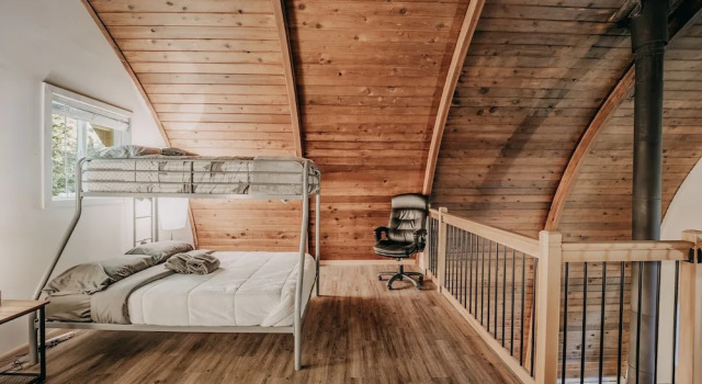78mbr - Wood Stove - Wifi - Pets Ok - BBQ - Sleeps 6, Buchen Sie Ferienhaus Hotels in Glacier mit Parkplatz, Parkplätze