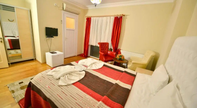 Двухместный номер Standard с балконом Assortie La Villa Hotel