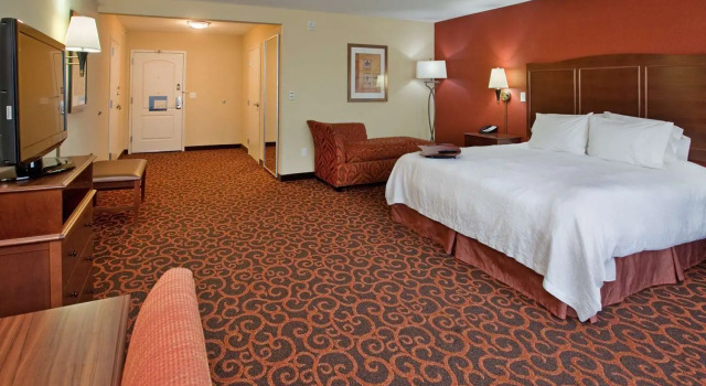 Двухместный люкс Hampton Inn & Suites Aberdeen