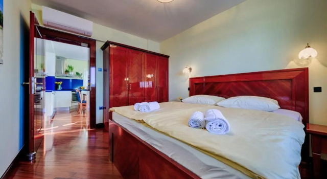 Seafront Apartment For4, Prenota Appartamento Vis 
