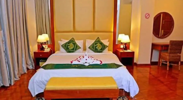 Люкс Gold Yadanar Hotel