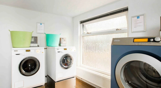 Modern chalet with a dishwasher, located in Park De Veluwe