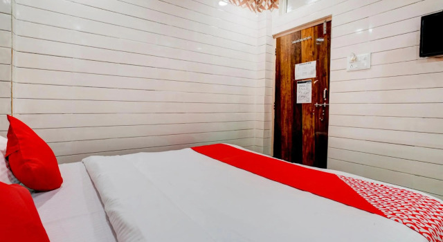 OYO HYD1516 Hotel Aroma Classic