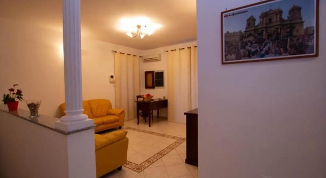 Noto Bedda BedBreakfast, Забронировать Отель Отели Долины Ното с парковкой, рядом с Города Валь-ди-Ното в стиле позднего барокко, Парковка