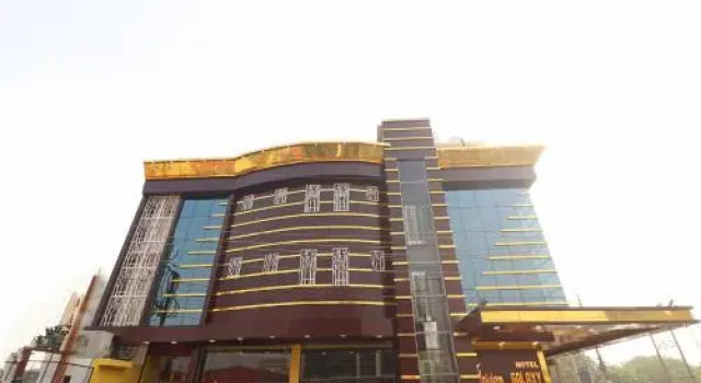 Collection O 24604 Hotel GMC Grand Luxury Stay, Забронировать Отель Отели Лакхнау 3 звезды, 3*