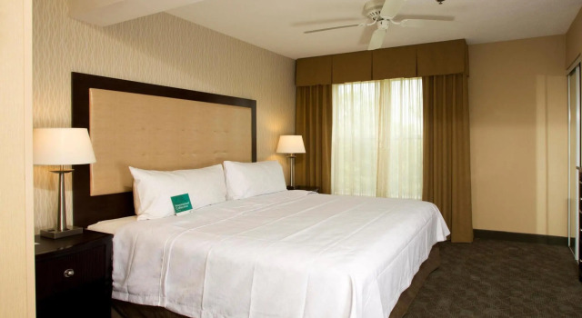 Номер Standard Homewood Suites by Hilton Alexandria