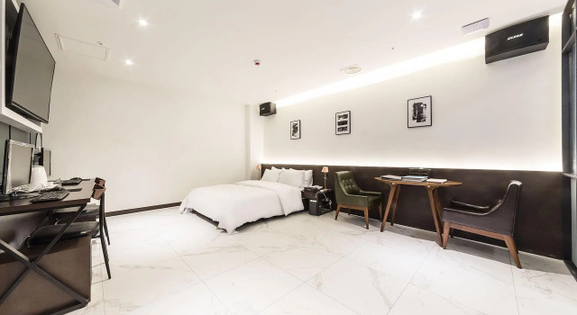 Люкс Plum Hotel