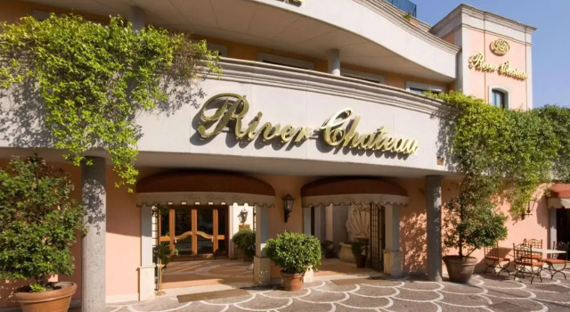River Château Hotel