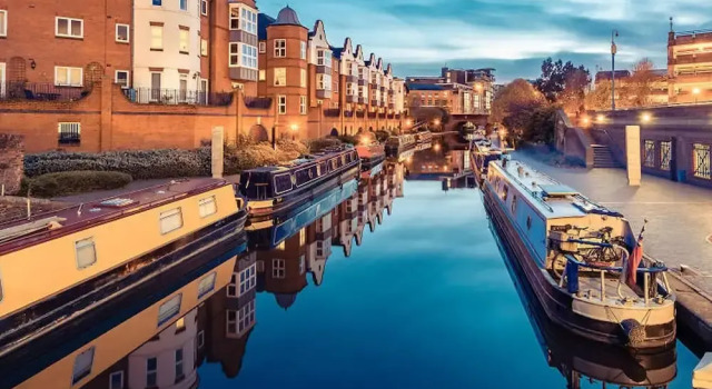 Lovely 2-bed House in Smethwick, Birmingham tn, Book Hotel Hoteller i Smethwick med parkering, Parkering