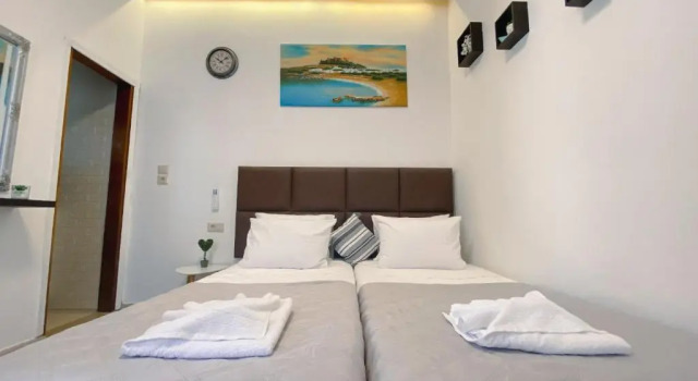 Апартаменты Stam's Studio Apartment with yard