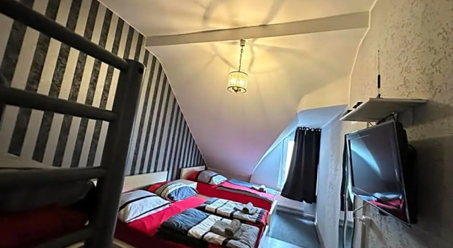 Adams Hostel - Self Check-In & Only Private Rooms, Забронировать Хостел Хольтхаузен Дюссельдорф, рядом с Фрайцайтпарк Нидерайдер-Вельдхен