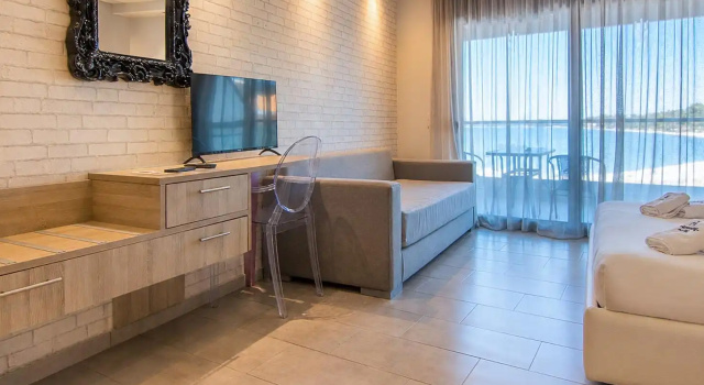 Люкс с частичным видом на море Tridente Mare Apart Hotel