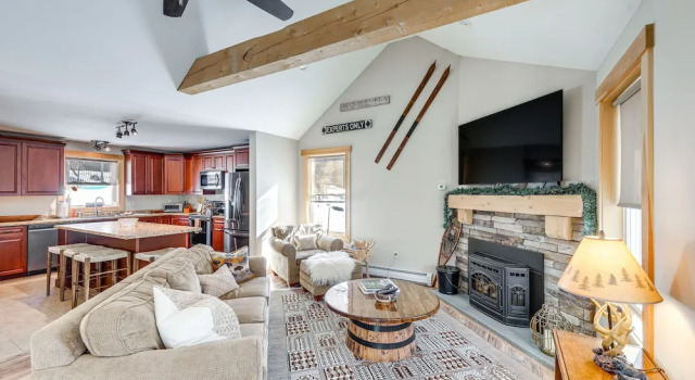 White Mountain Home Near Lakes & Kancamagus Hwy!, จอง บ้านพักตากอากาศ Madison นิวแฮมป์เชียร์