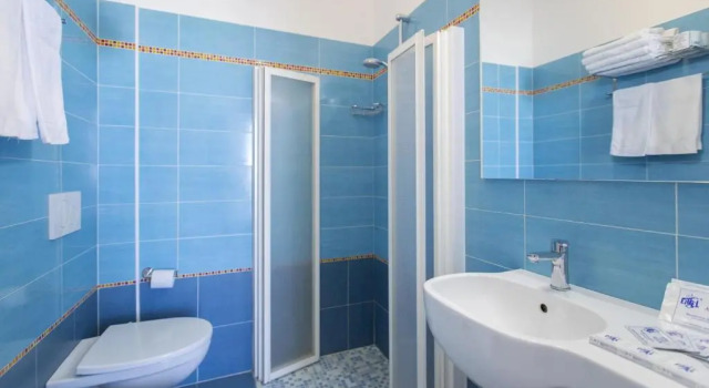 Трёхместный номер Standard Hotel Eiffel