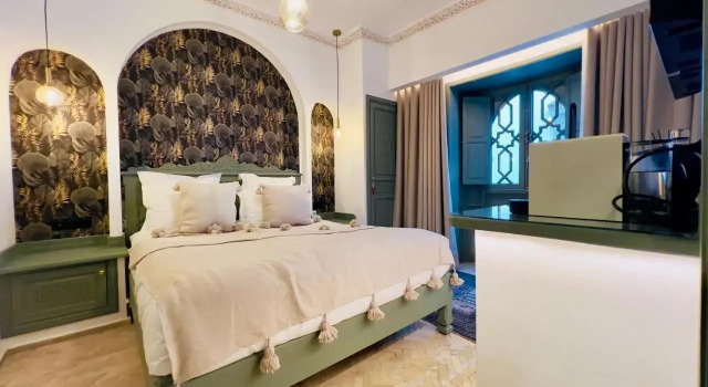 Riad Lakouas- Cannelle Room, Забронировать Отель Отели Марракеш-Тенсифт-Эль-Хауз с парковкой, Парковка