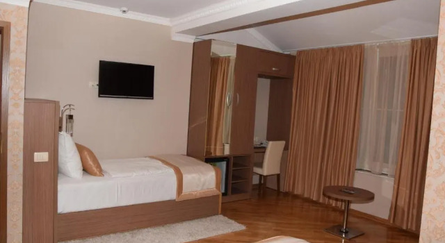 Трёхместные апартаменты Hotel Elegance