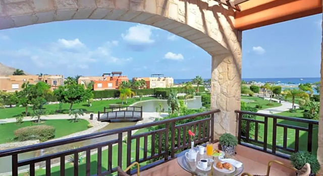 Люкс Deluxe рядом с пляжем Mövenpick Resort El Sokhna