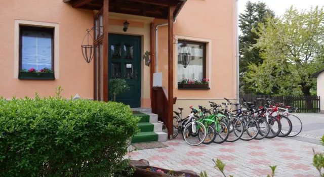 Familien-Ferienwohnung Haustein, Book Apartment Königswalde Ore Mountains