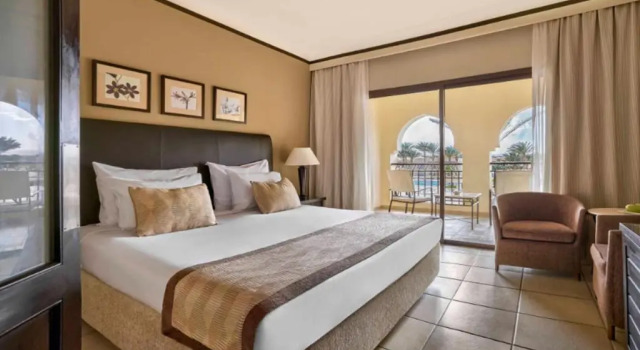 Двухместный семейный номер Deluxe с видом на бассейн JAZ Lamaya Resort