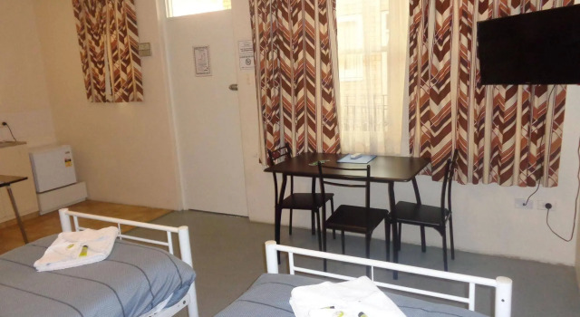 Adelaide Motel & Backpackers, Забронировать Мотель Мотели Аделаиды, рядом с Южноавстралийская художественная галерея, Мотель