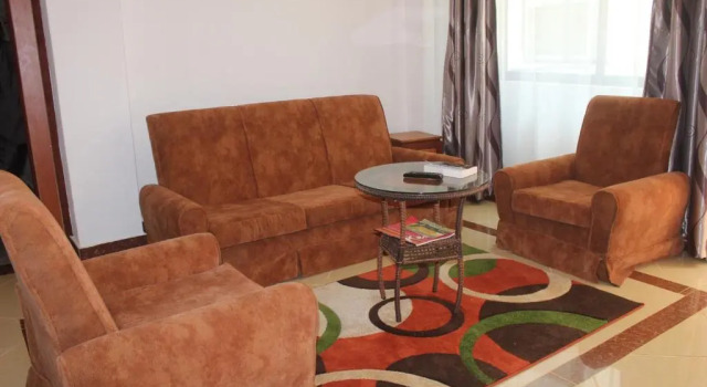 Suite Meru Paramount Hotel