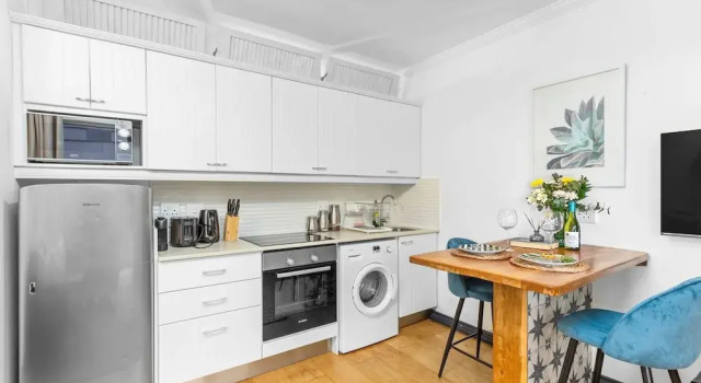 Clifton Studio 104
