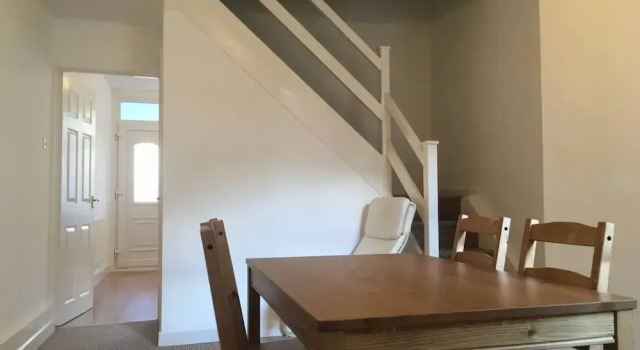 Cv21 3SG Whole 2-bed House in Rugby, Забронировать Отель Рагби Уорикшир