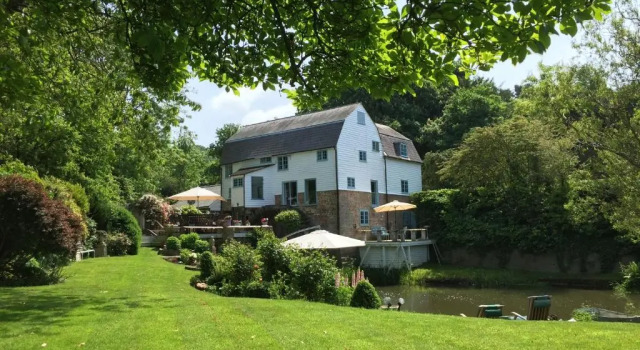 Castle Mill Bed and Breakfast Dorking, Забронировать Отель Доркинг Суррей Хиллс, рядом с Холм Бокс-хилл