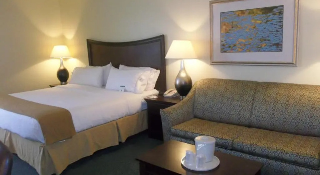Номер Standard Holiday Inn Express Indianapolis Airport by IHG