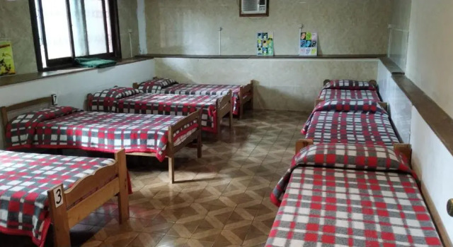 Кровать в общем номере El Guembe Suites