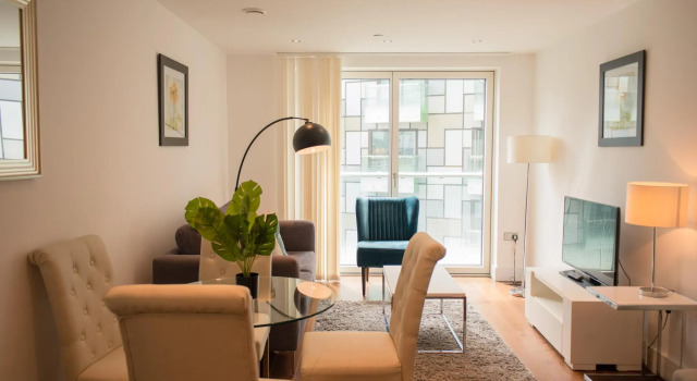 One Bed Apt in Lincoln Plaza, Canary Wharf, Забронировать Отель Лондон Большой Лондон, рядом с Кенари Уорф