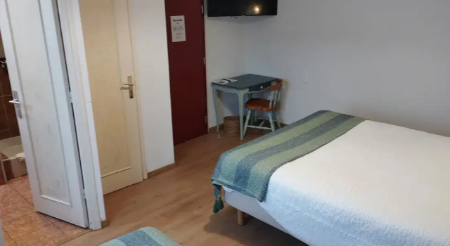 Трёхместный семейный номер Standard Hotel de France