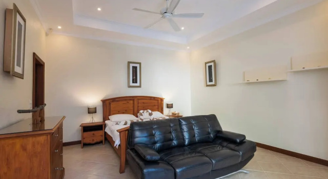Luxury 2BR Pool Villa Pratamnak Soi5 - 50m to Beach